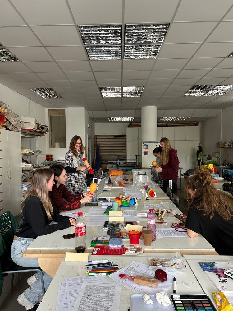Symbolization and meaning-making of research ideas through art